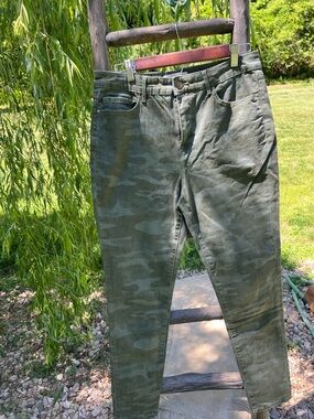 Social Standard by Sanctuary Olive Green Camo Slim Pants